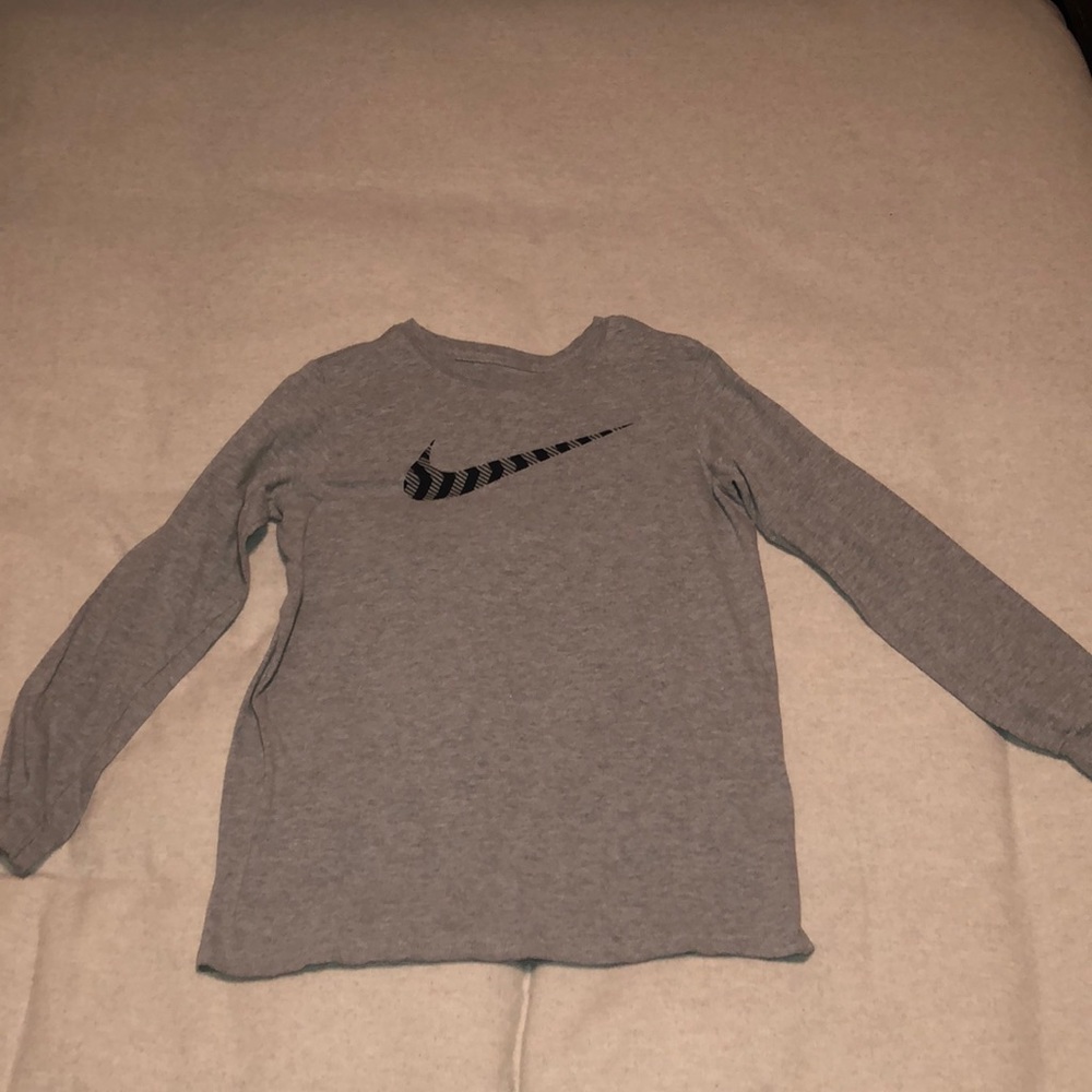 Nike Boys graphic long sleeved tee